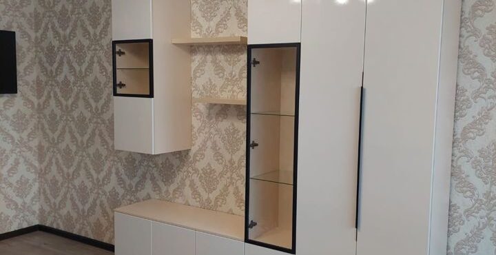 Шкаф в зал (10) на заказ по индивидуальным размерам от производителя Mebel SamSam в Пензе Пенза