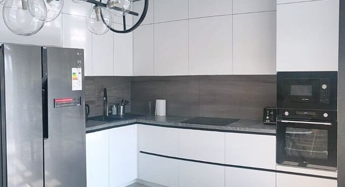 Натяжной потолок на кухне отзывы