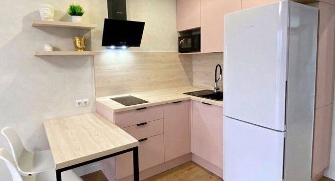 Натяжные потолки цвет кухня