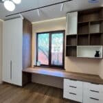 Фото шкафов в потолок (1)