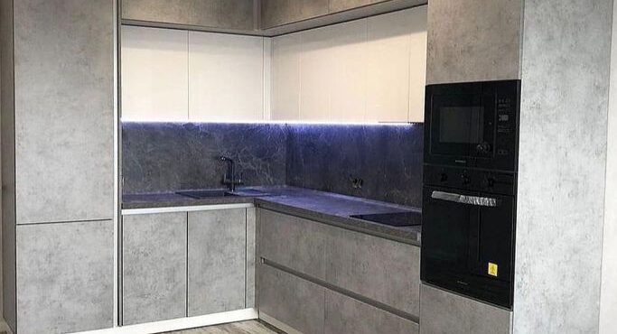Чем мыть натяжной потолок матовый на кухне