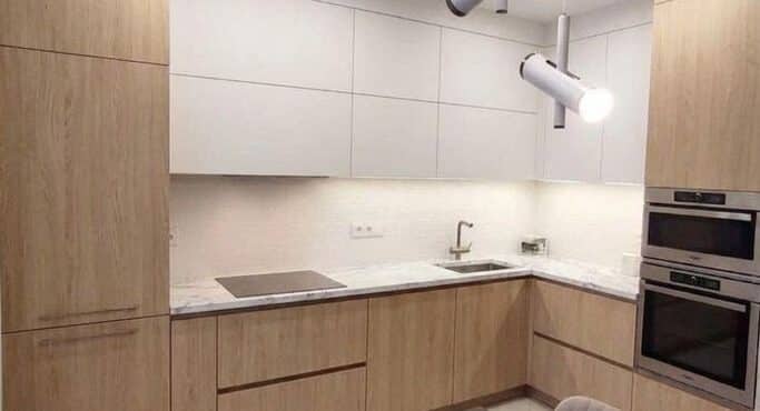 Делают ли натяжные потолки на кухне